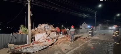 Un bărbat a murit în Dej după o explozie în propria casă: pompierii au găsit victima sub dărâmături, după ce locuința a fost distrusă