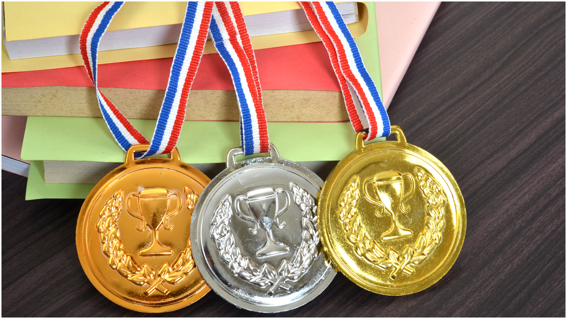 Elevii olimpici nu vor mai primi burse de excelență, însă vor putea intra la liceu sau facultate fără concurs | AUDIO