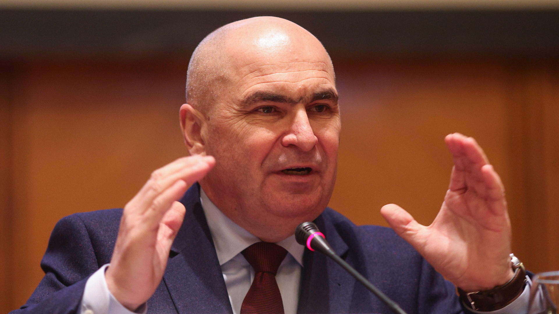 Premierul Ilie Bolojan: „Guvernul nu are niciun beneficiu de pe urma creşterilor la carburanţi. Dimpotrivă”