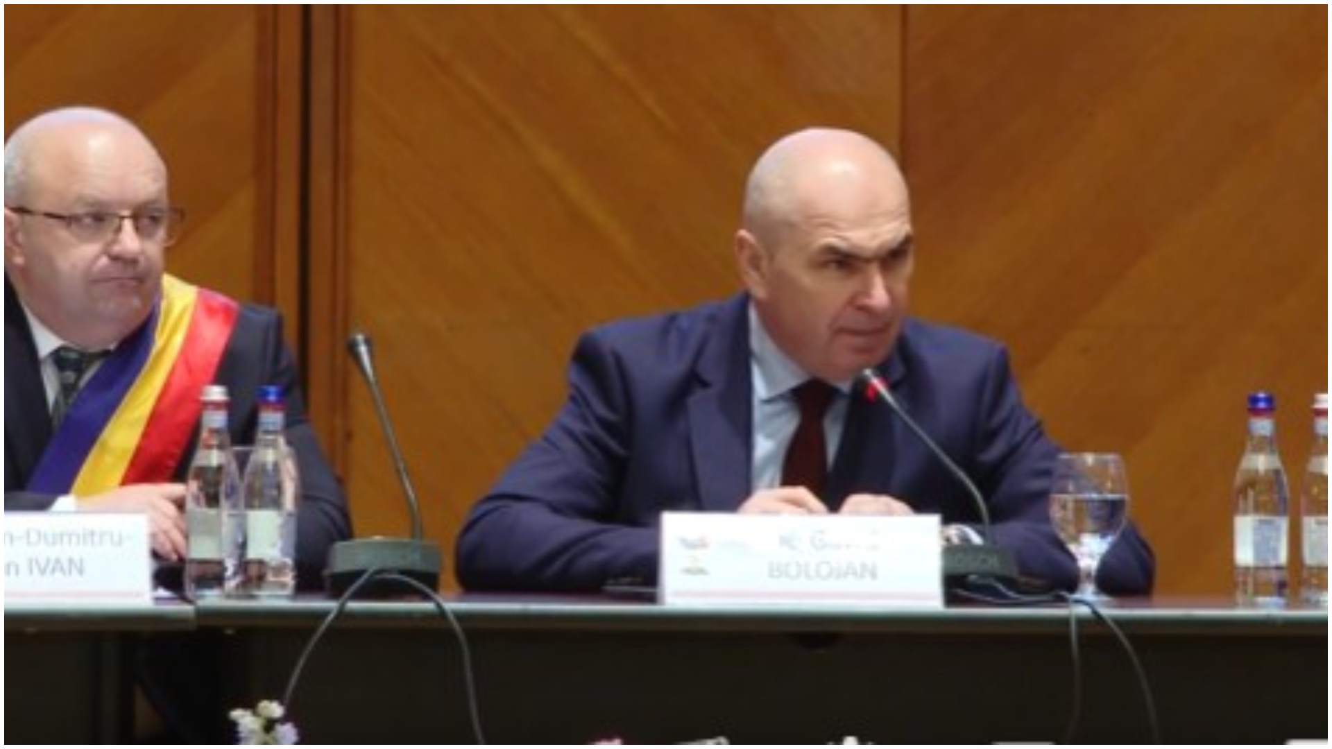 Greva din primării. Sute de edili își spun nemulțumirile la Adunarea Generală a Asociației Comunelor, la care ia parte și Ilie Bolojan | AUDIO