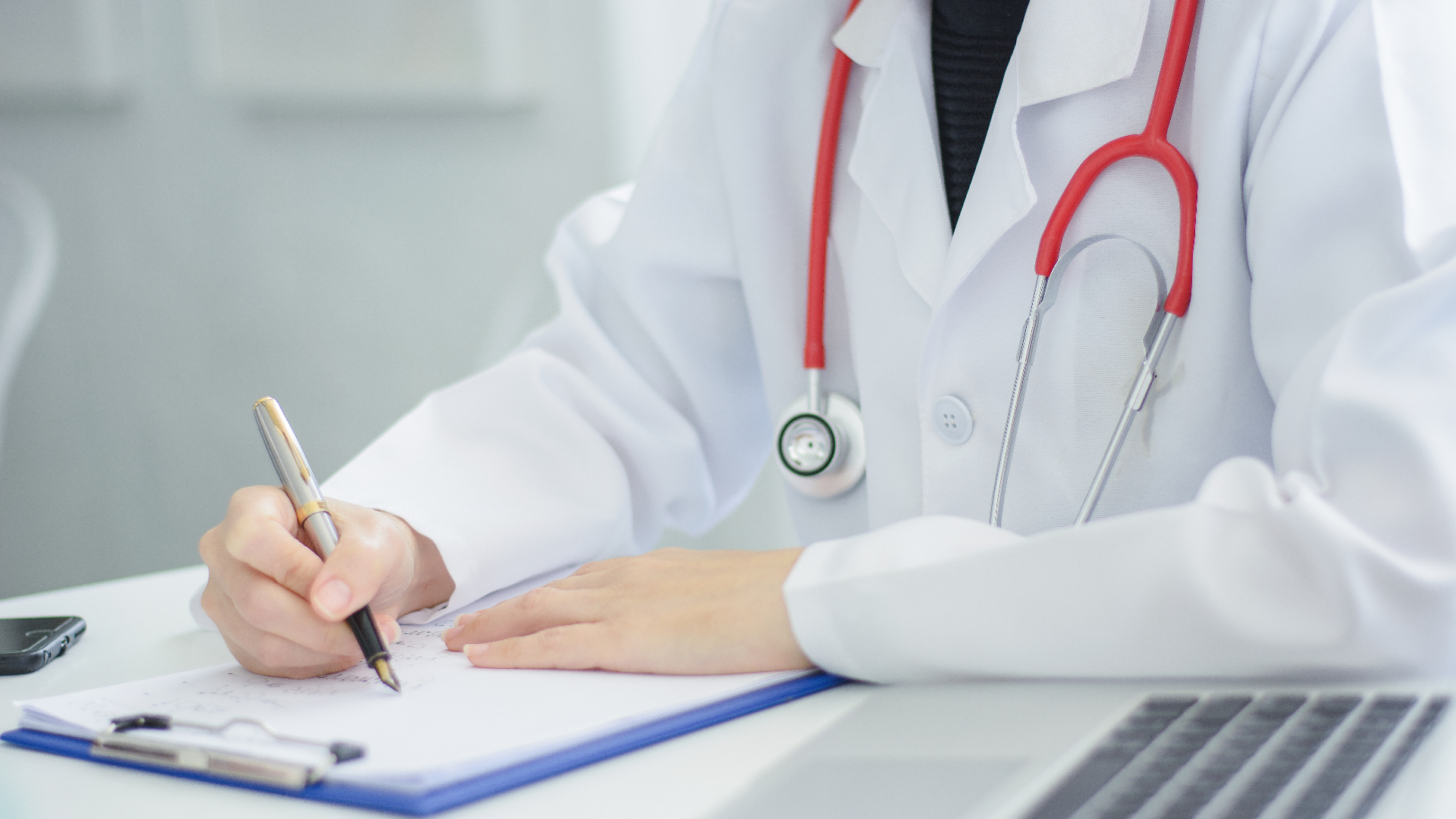 Medic chirurg din Craiova, condamnat definitiv pentru ucidere din culpă