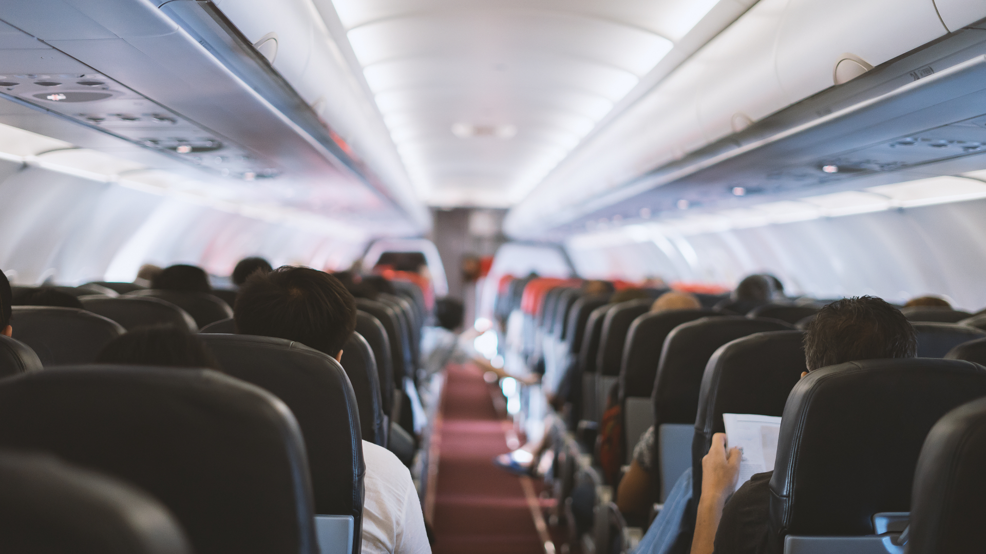 Biletele de avion se scumpesc după Paște. Companiile aeriene invocă explozia prețului la carburant | AUDIO