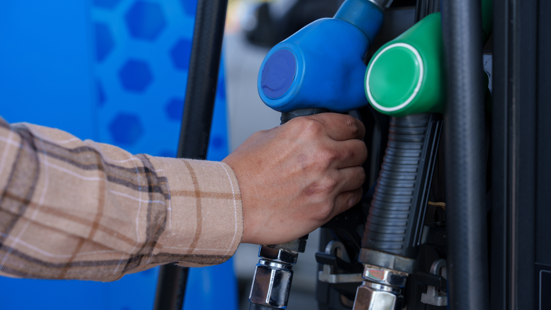 Fermierii români ar putea cumpăra motorină fără accize și TVA. Proiectul a fost pus în dezbatere publică | AUDIO