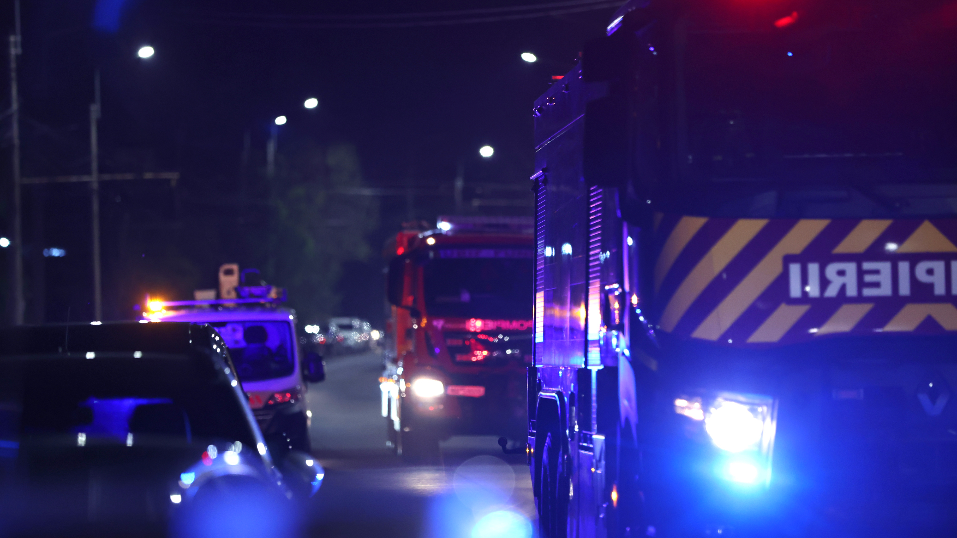 Explozie urmată de un incendiu puternic la CET Vest din Capitală: trei transformatoare electrice, afectate. Nicio persoană nu a fost rănită | AUDIO