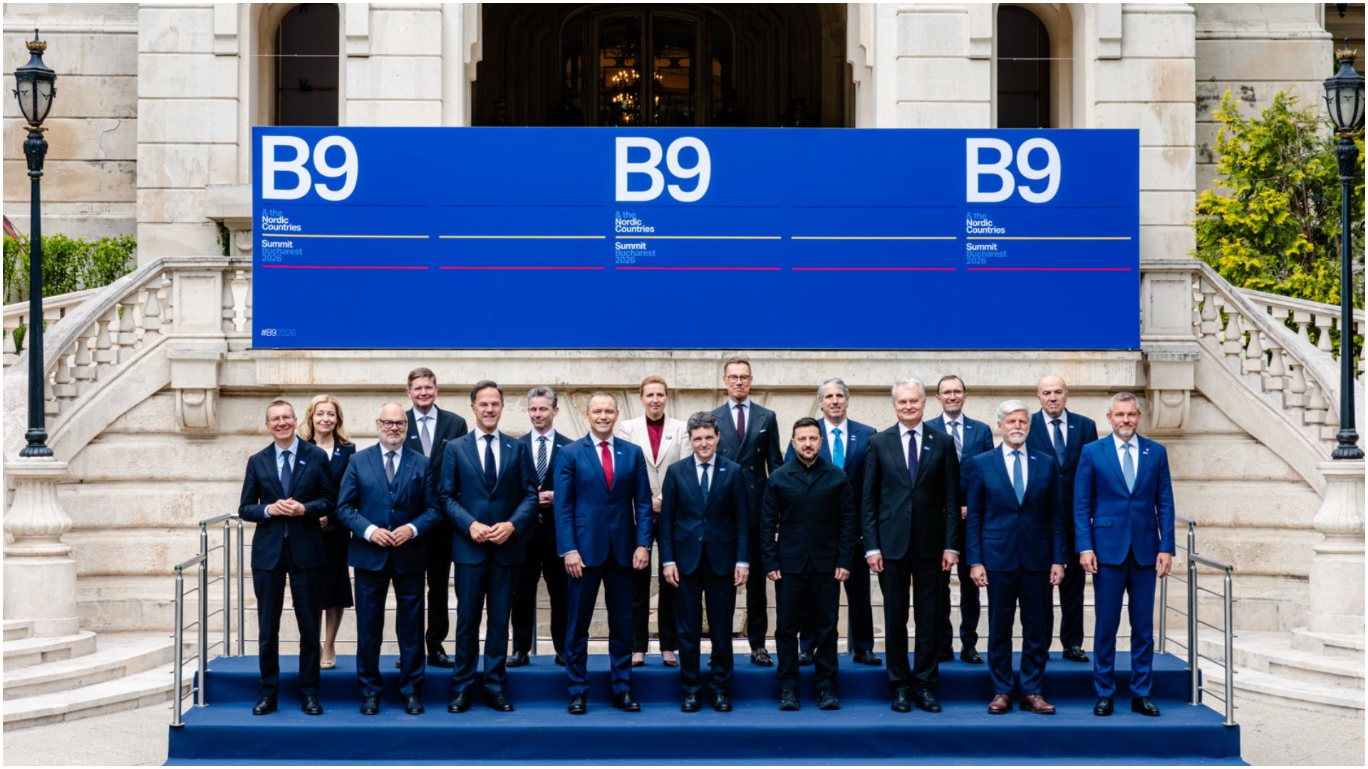 Declarația comună adoptată la București, în cadrul summitului B9. Statele reafirmă sprijinul NATO pentru apărarea Flancului Estic și își asumă creșterea investițiilor în apărare. Ungaria adoptă o „abținere constructivă”