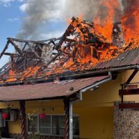 Caraș-Severin: incendiu la o pensiune din Mehadia, pe marginea DN6. Focul a cuprins mansarda și două camere