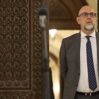 Parlamentarii UDMR nu vor fi în sală la votul pentru învestirea Guvernului Veştea. Hunor: „Ce se întâmplă acum nu este despre România. Este o luptă între diferite partide și grupuri. Nu este lupta noastră”