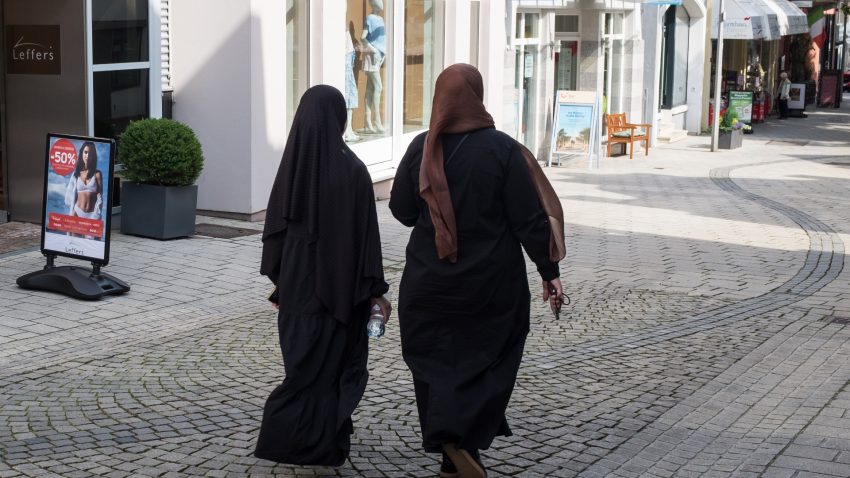 Afganistan: val de arestări în rândul femeilor din Herat pen