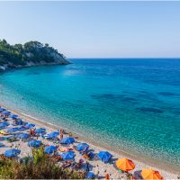 Grecia va folosi drone și imagini din satelit pentru a depista eventuale încălcări ale regulilor de acces pe plaje