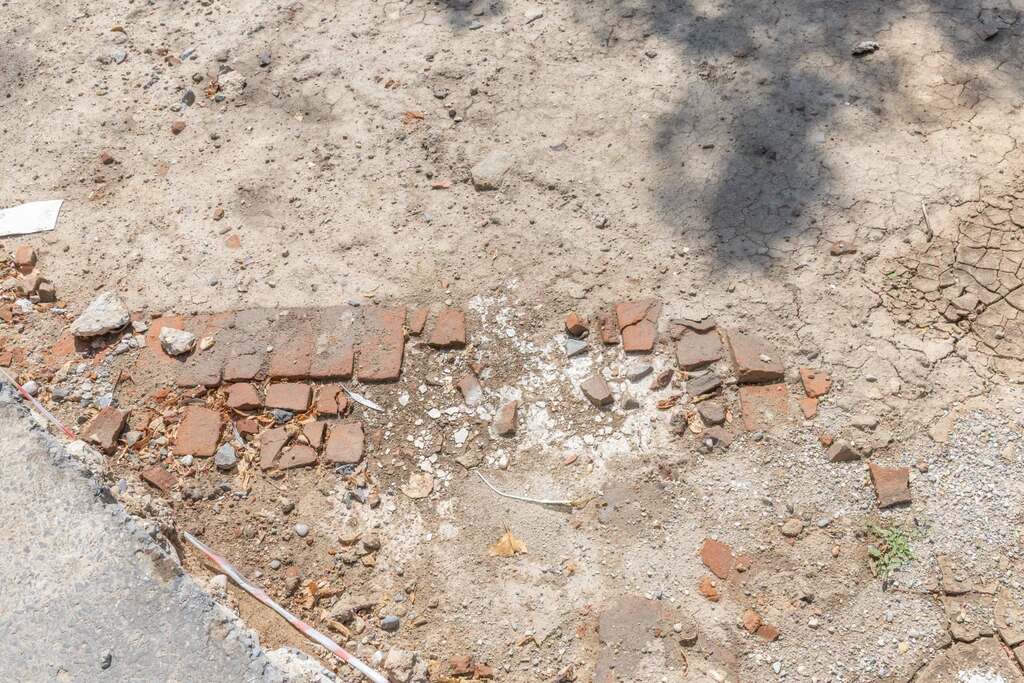 Imagine asociată subiectului: Lucrările la linia de tramvai de pe strada Armand Călinescu au fost oprite după descoperirea unor posibile veș