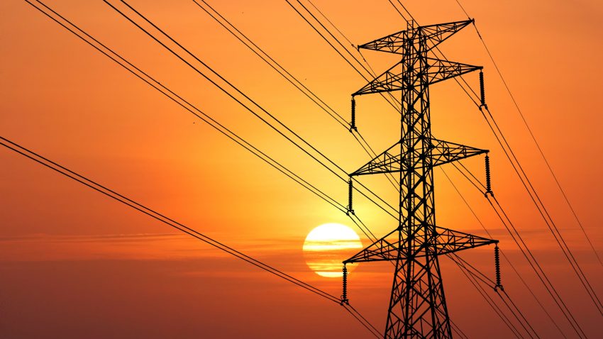 România a înregistrat miercuri seară unul dintre cele mai ridicate niveluri ale consumului de energie electrică din această vară, în pofida apelului lansat de autorități | AUDIO