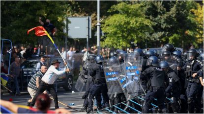 Ciobanii au părăsit Piața Victoriei după izbucnirea violențelor cu jandarmii. Trei protestatari au fost duși la audieri și amendați  | AUDIO