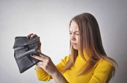 De ce rămânem fără bani înainte de salariu și cum putem evita situația (P)