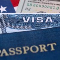 Statele Unite reiau procesarea vizelor de imigrare pentru Ungaria și Polonia, în timp ce în alte țări suspendarea rămâne în vigoare