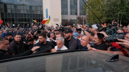 Directoarea CJI despre gestul simpatizanților lui Georgescu la adresa lui Cristian Tudor Popescu: „Niciodată astfel de gesturi nu duc nicăieri bine”