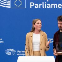 O investigație despre acordul dintre Italia și Albania privind migranții a câștigat Premiul Daphne Caruana Galizia pentru Jurnalism 2026 | AUDIO