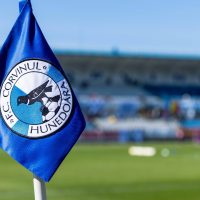Hunedoara: Au început lucrările de demolare a stadionului Corvinul Pe același amplasament va fi construită o nouă arenă